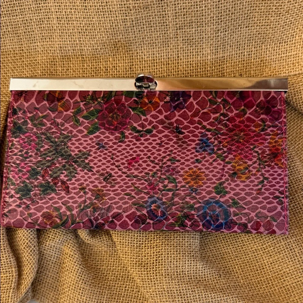 Chic Floral Patterned Clutch